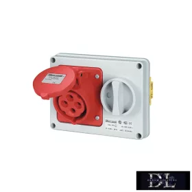 EC690 HORIZONTAL PANEL SOCKET 3P+N+E 32A IP4 WITH SWITCH